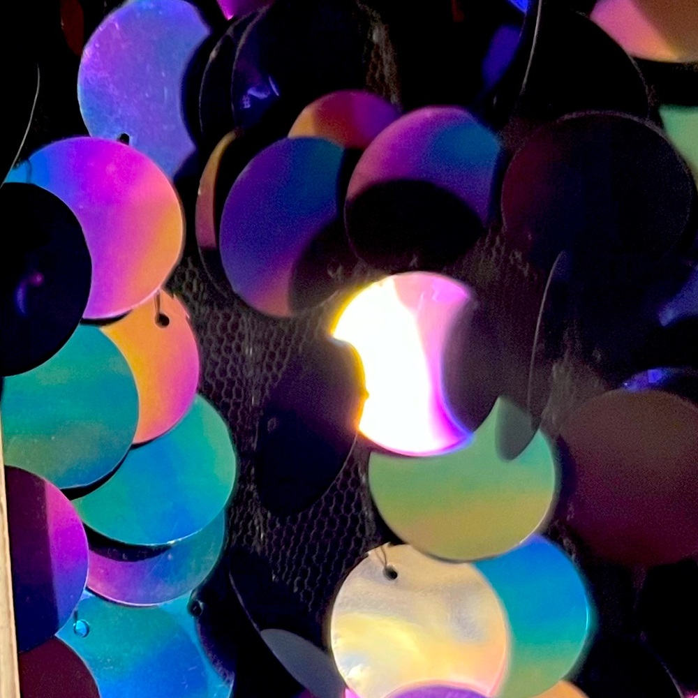 Beautiful iridescent skirt size extra-large - Picture 2 of 3